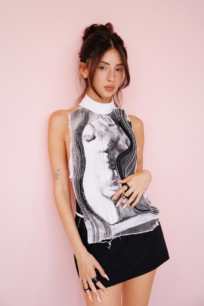 EmmaAlfiWomantorsoArtwear2